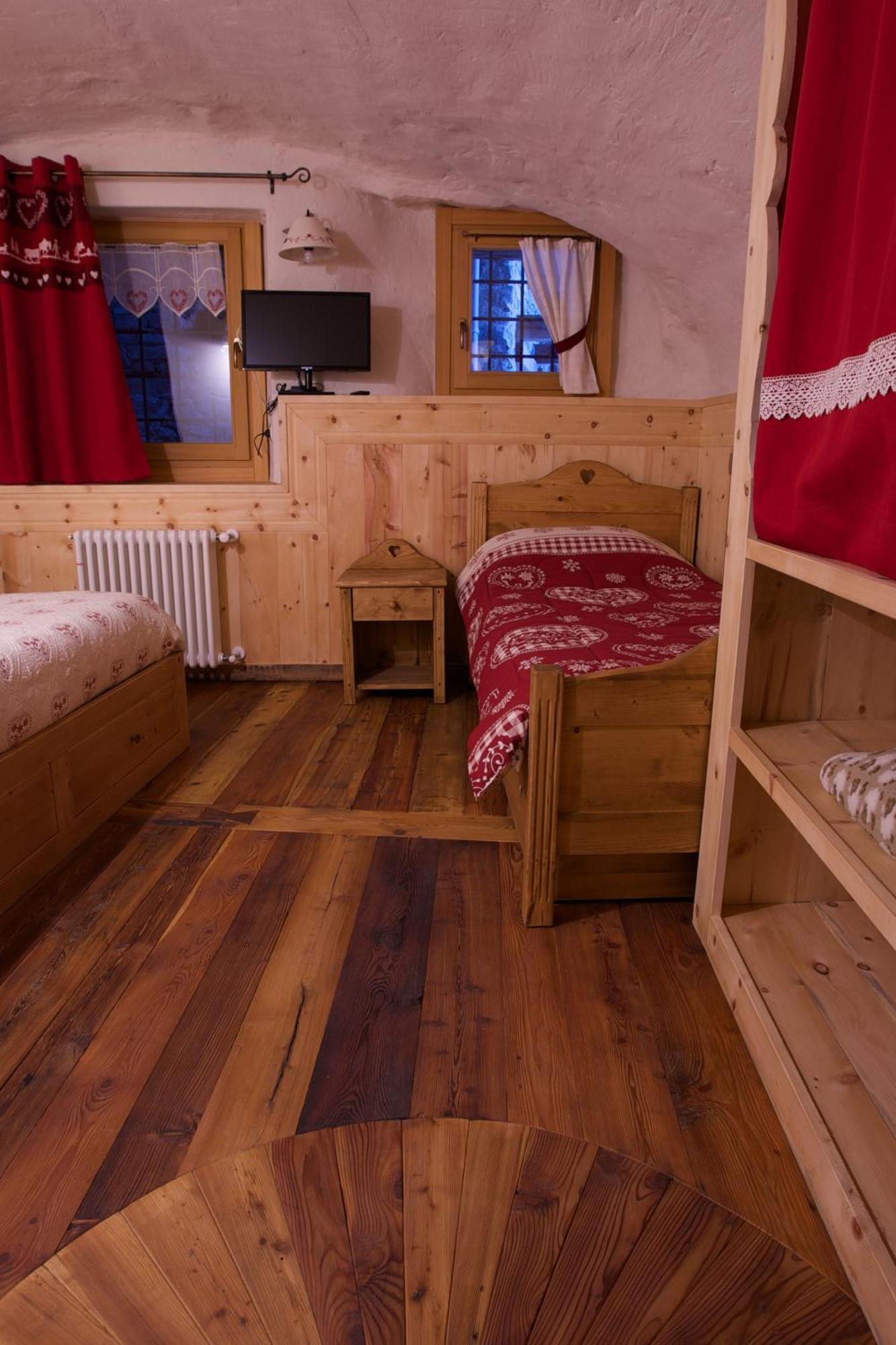 Maison Peroulaz Charvensod Ruang foto