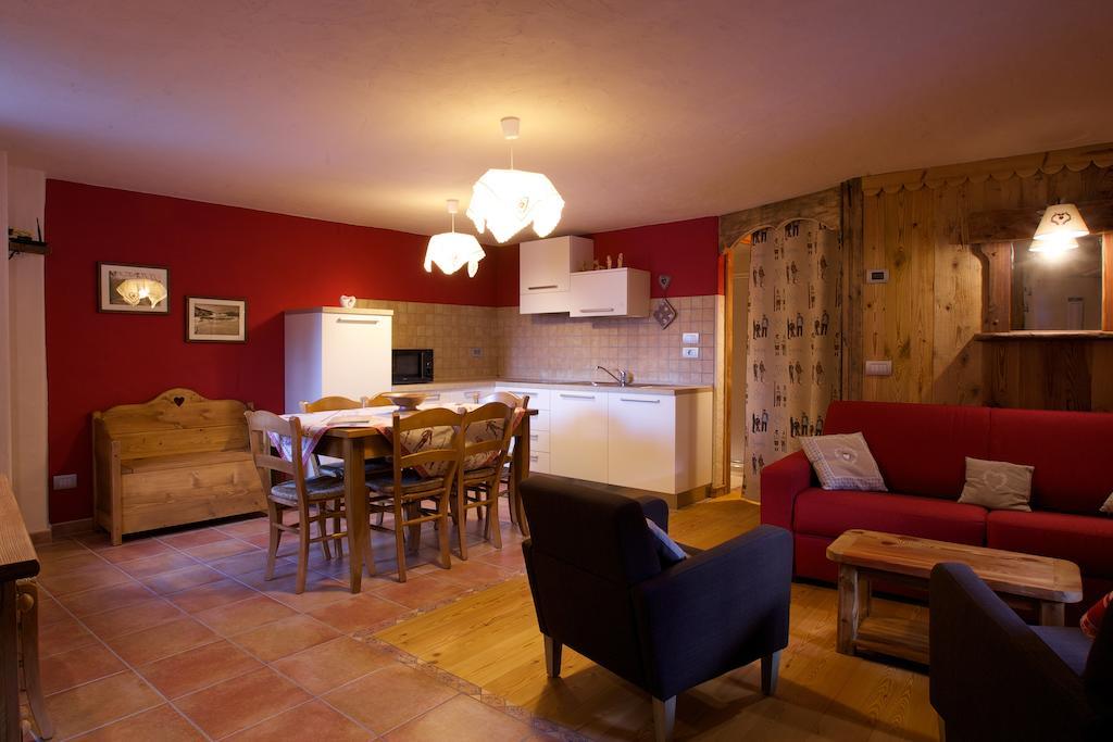 Maison Peroulaz Charvensod Ruang foto
