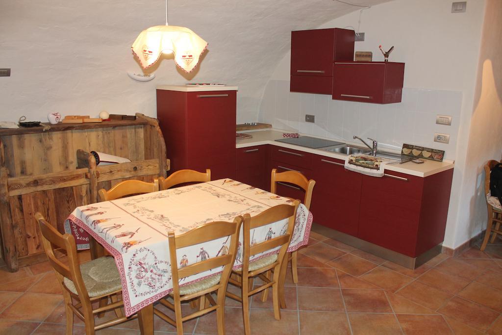 Maison Peroulaz Charvensod Ruang foto